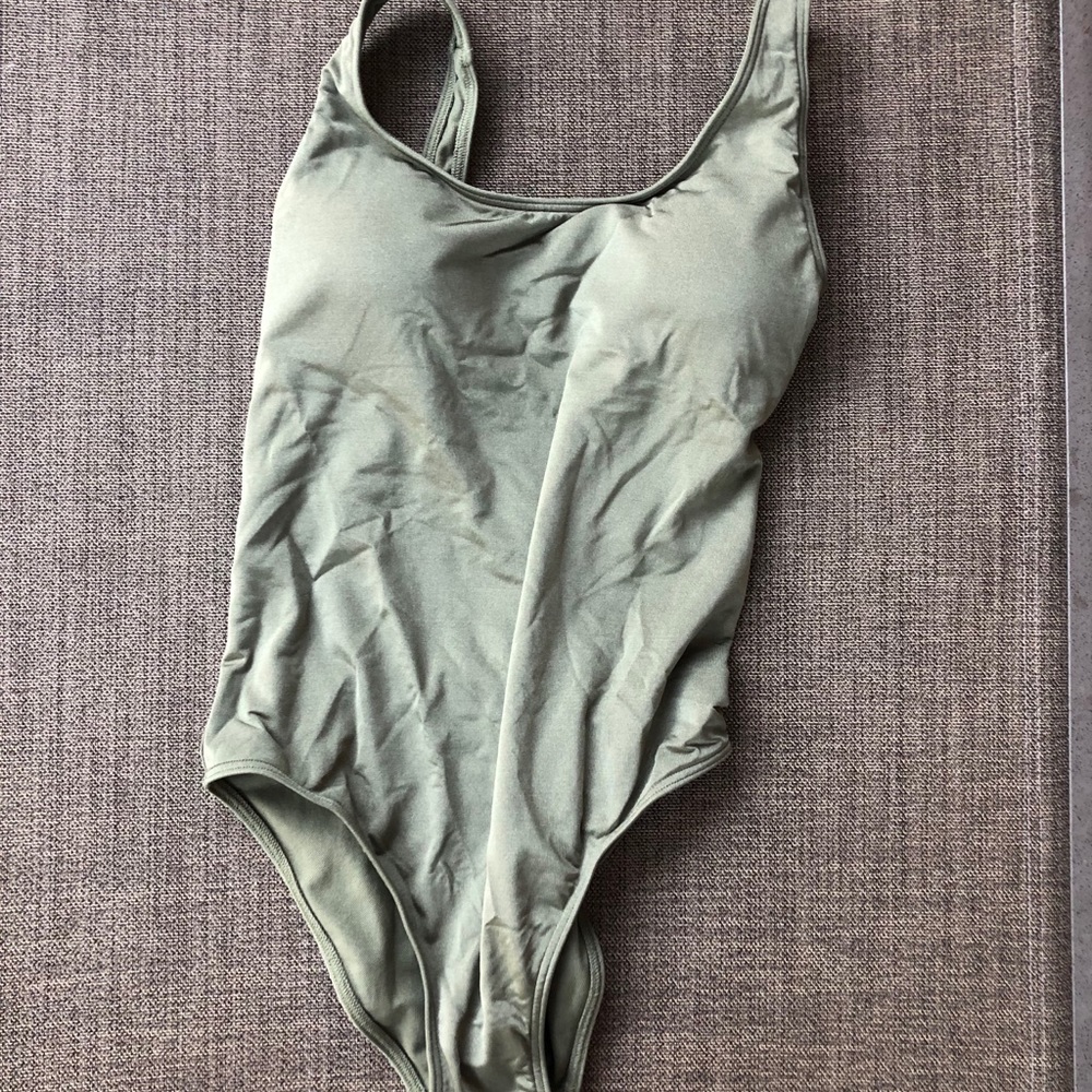 A&F one pice - Picture 3 of 4